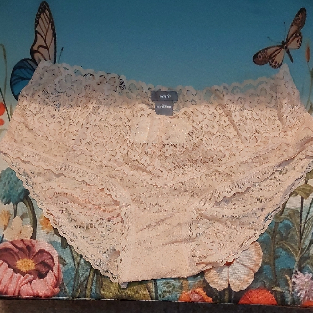 Light Peach Lace Boyshorts With Scrunch Butt